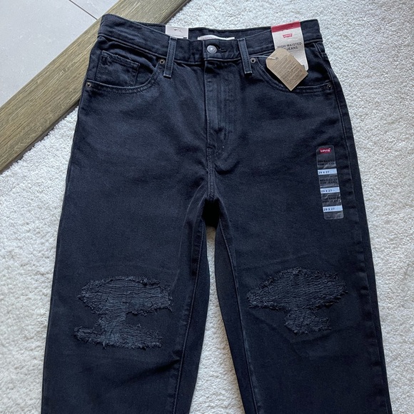 NWT Levi's High Waisted Mom Jeans Size 29/27 - Picture 2 of 12